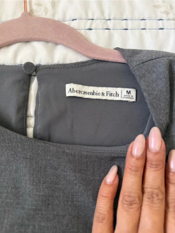 Abercrombie & Fitch Vintage Y2K Gray Tailored Sleeveless Top M Office - Image 3