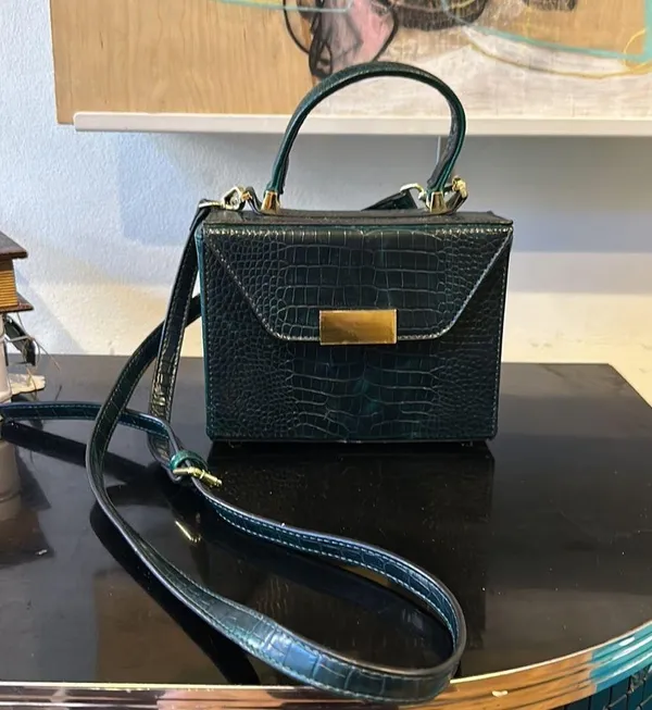 Emerald green crocodile embossed leather handbag - Image 3