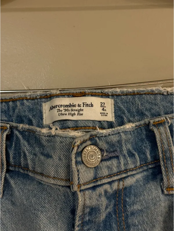 Abercrombie Ultra High-Rise 90s Straight Jeans - Image 3