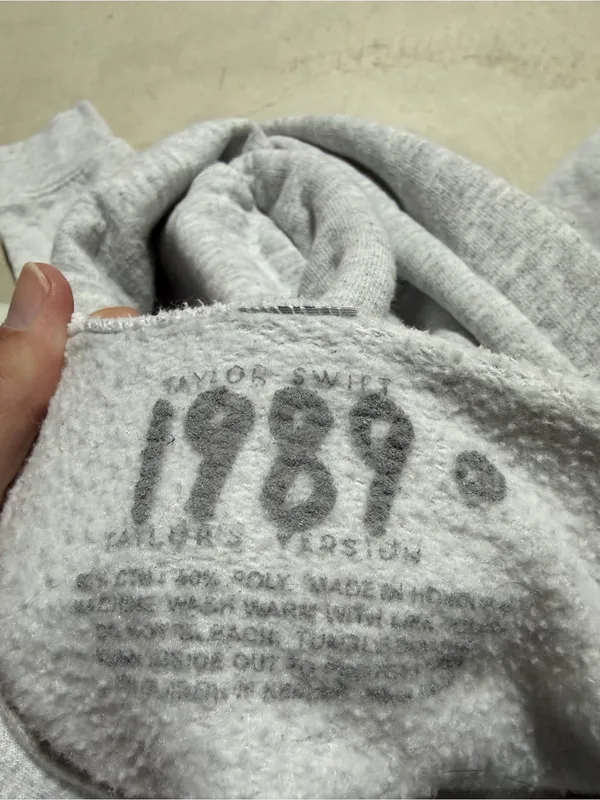 Taylor swift Gray '1989 Taylor's Version' Pullover Hoodie XS - Image 9