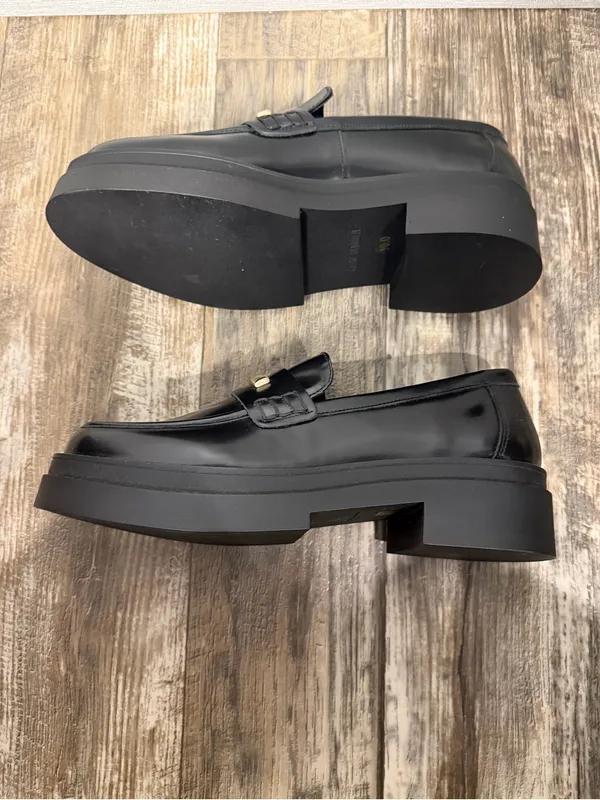 Steve Madden Black Leather Lug Sole Penny Loafers with Gold Hardware Size 10 - Image 10