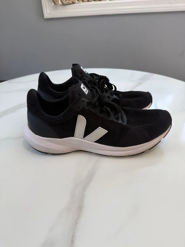 Veja Women's Black and White Athletic Sneakers - Image 4