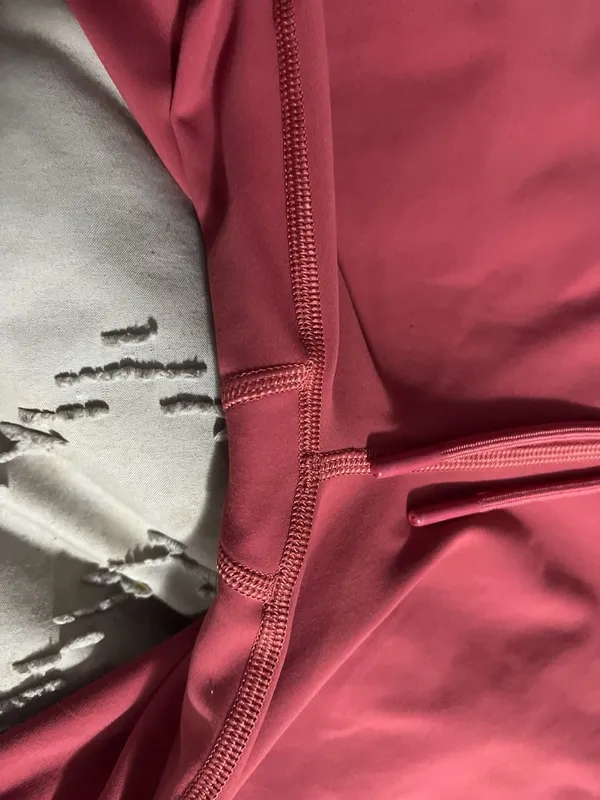 Vuori Performance Jogger in Raspberry - Image 3