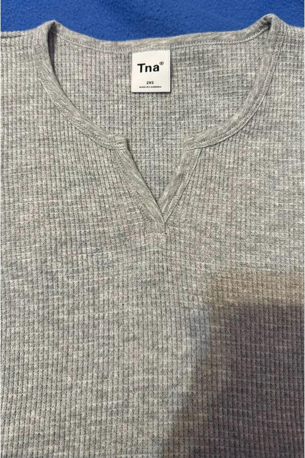 TNA Waffle Notch Aritzia T-Shirt - Image 3