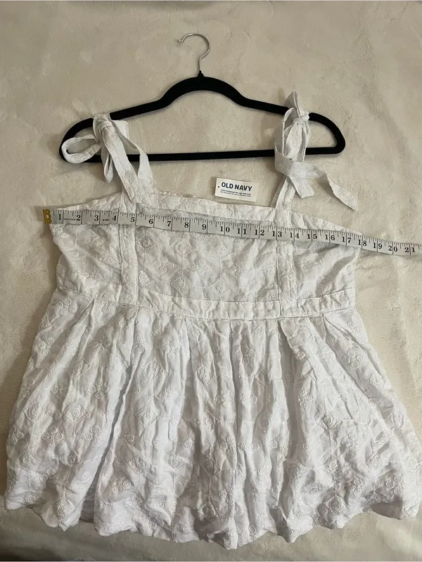 Old Navy Tie-Shoulder White Cotton Eyelet Peplum Top size M NWT - Image 4