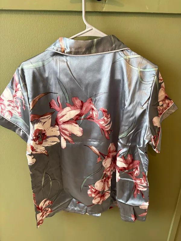 Gray Silky Floral Pajama Set Size L - Image 3