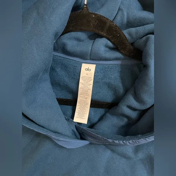 ALO Yoga NWT In The Air Short Sleeve Cropped Hoodie Eclipse Blue Size M - Image 10