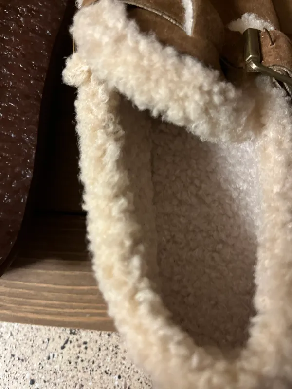 Women's fluffy trim moccasins size 230/ 6.5 Tan - Image 4