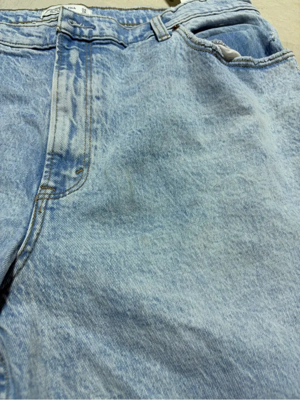 Abercrombie & fitch 90s straight Light Wash Leg ultra high rise Jeans 18L - Image 4