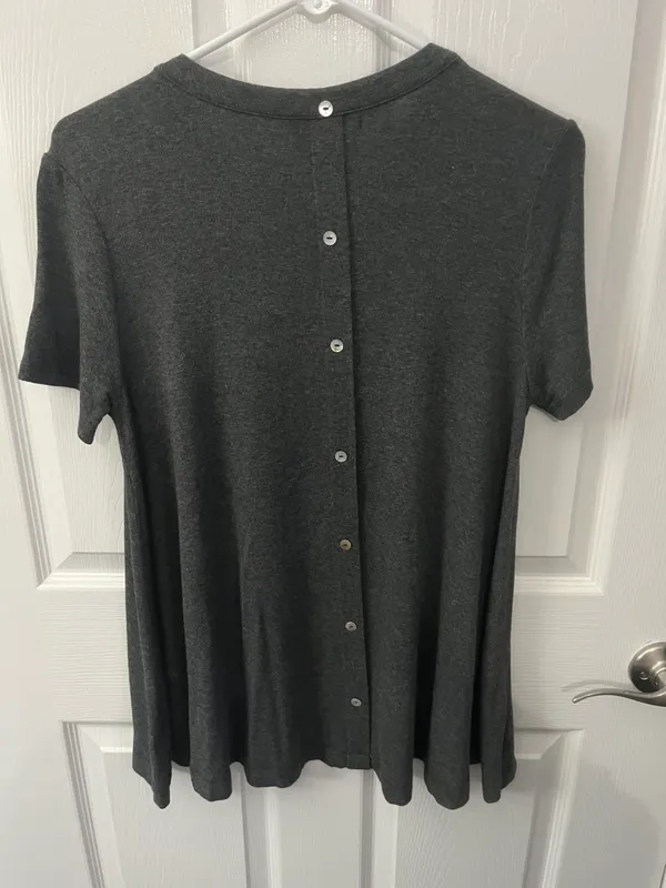 cha cha vente size medium grey short sleeve top - Image 2