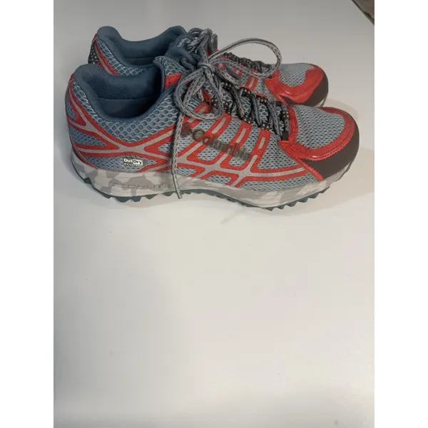 Columbia Women's waterproof hiking and outdoor sneakers Sz 8.5 - Image 2