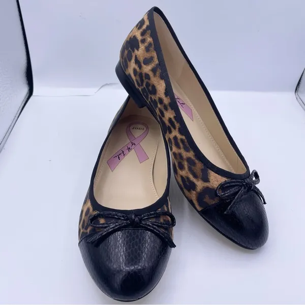 Marc Fisher Jodi ballet flats soft animal print fabric, leather cap toe Size 5 - Image 3