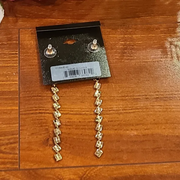 Guess Earrings - Image 4