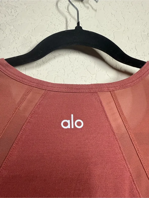 Alo Yoga Long Sleeve Top SEE MEASUREMENTS - Image 3