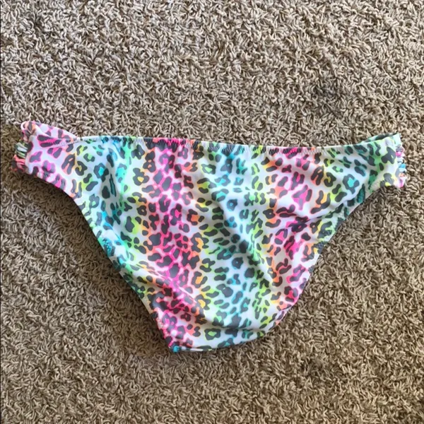 Victoria's Secret NWOT large swim bottoms ❤️ - Image 3
