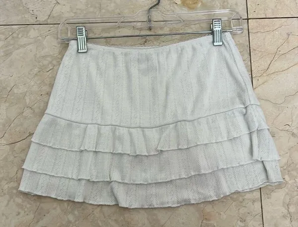 Edikted Mini White Skirt Ruffle - Image 3