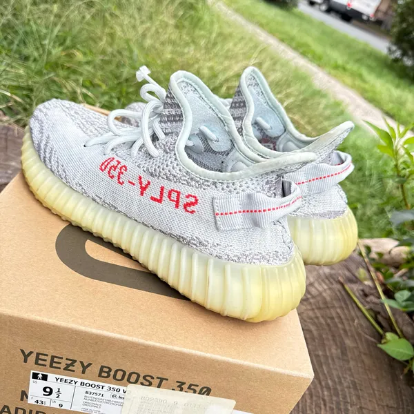 Adidas Yeezy Boost 350 V2 men’s shoes size 9.5 - Image 3
