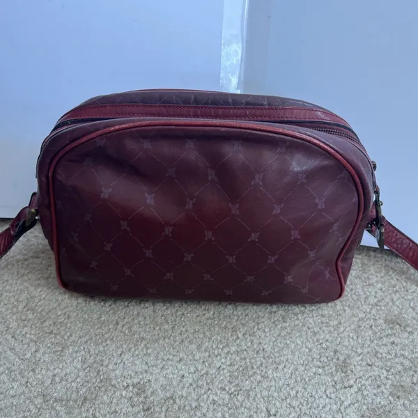 Italian Red Leather Shoulder Bag Logo Quiet Luxury Classic Business Professional - Image 15