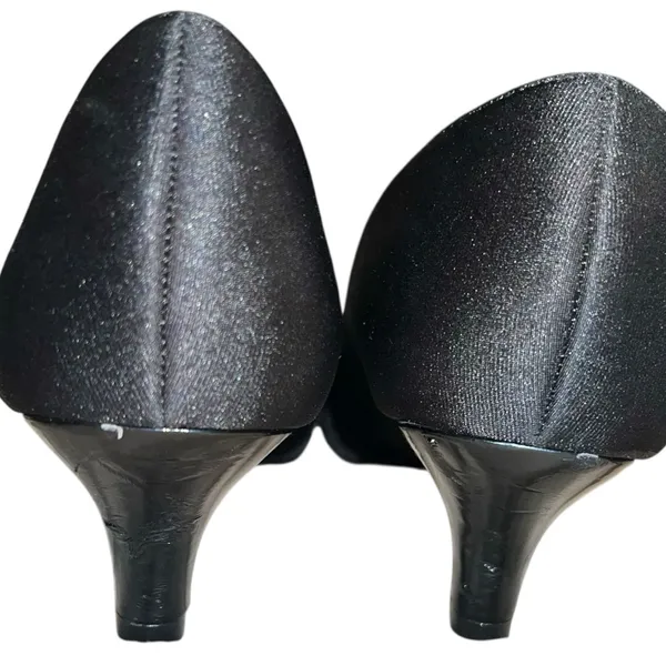 Nice black kitten heels , perfect for many occasions. Size 7.5 - Image 7