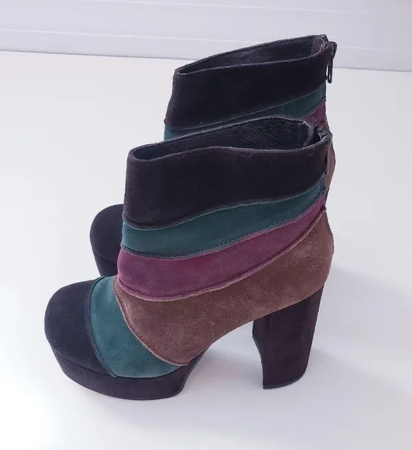 ZiGi Girl Women's Groove Chunky Heel Bootie - Image 5