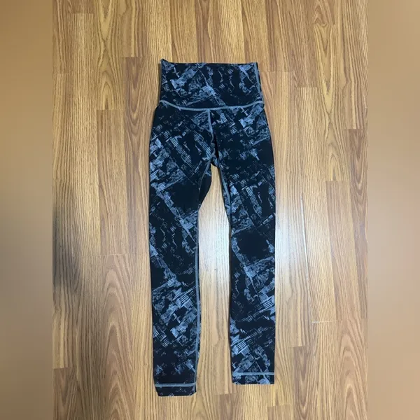 Lululemon Wunder Train High Rise Crop Leggings Abstract Print Size 2. - Image 2