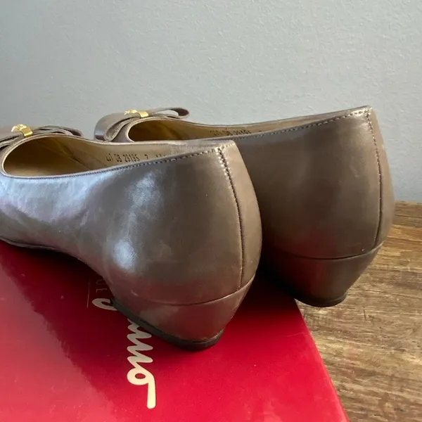 Salvatore Ferragamo Tan leather pumps‎ size 7AAAA - Image 3