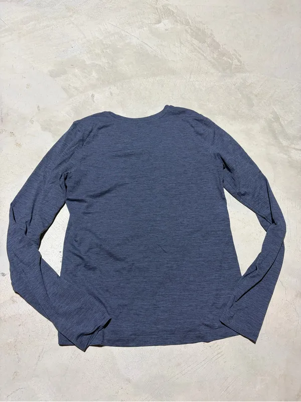 Vuori women’s long sleeve lux crew shirt medium blue - Image 7