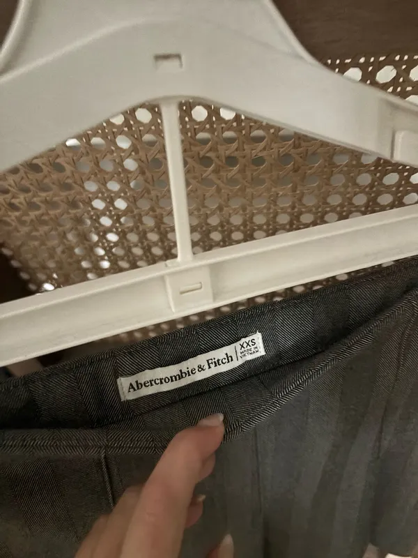 Abercrombie Pleated Mini Skort in Charcoal - Image 4