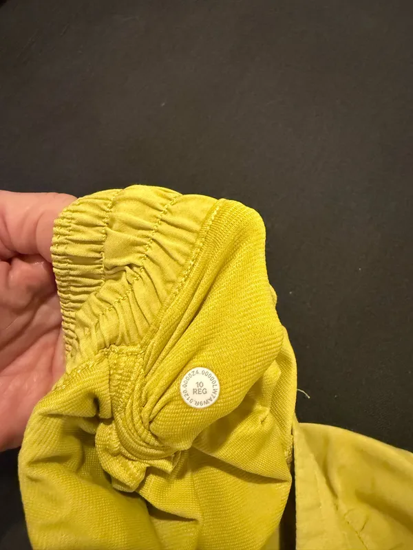 Lululemon Hotty Hot 2.5" Size 10 - Image 3