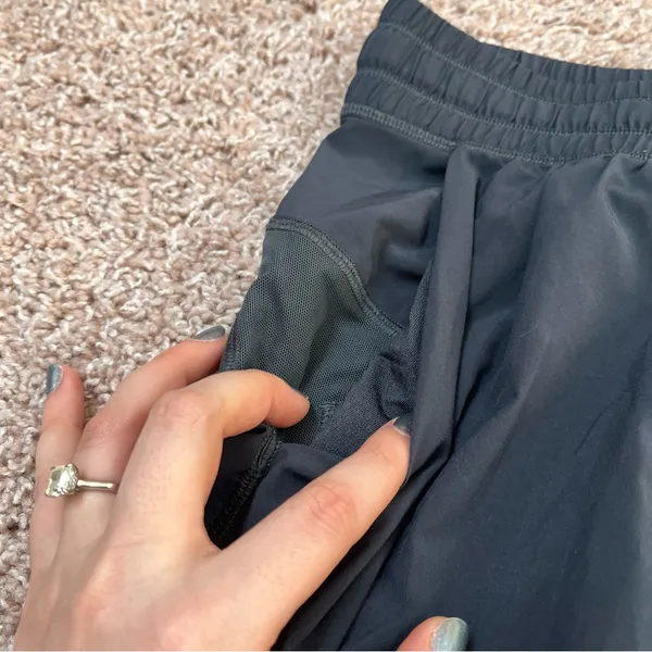 Lululemon Cropped Jogger Pants - 23 inch inseam - Image 3