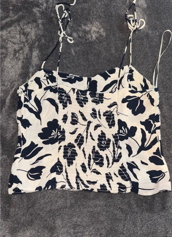 Old Navy Linen Top - Image 3