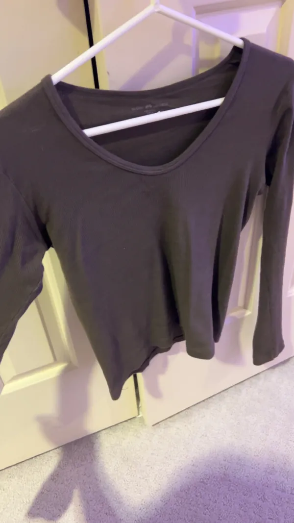 Brandy Melville Long Sleeve expresso brown top - Image 3