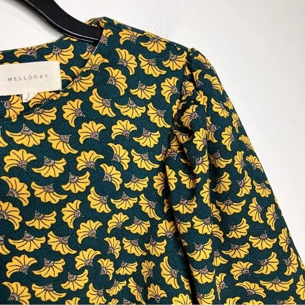 Mellóday puffed sleeve blouse green, yellow‎ size small - Image 4