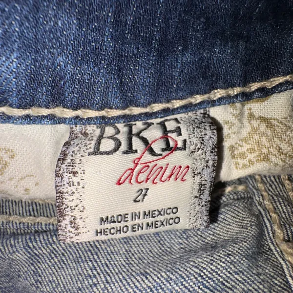 BKE Sabrina Denim Capris Womens 27 Medium Wash Embroidered Frayed Hem Cropped - Image 9