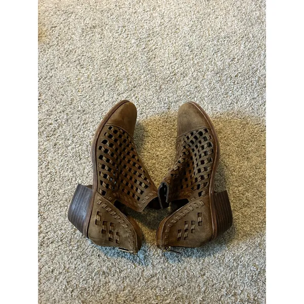 Vince Camuto Suede Cutout Booties Phortiena‎ Pumpernickle 6W - Image 8