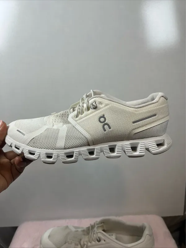 On Cloud Running Shoes White8.5 - Image 2
