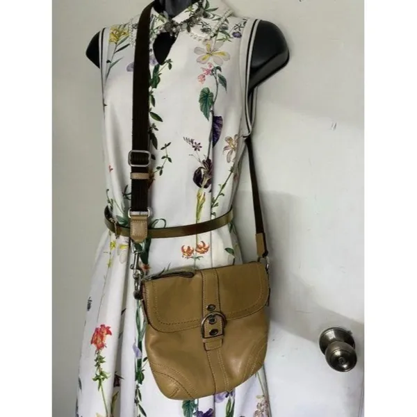 coach small tan leather cross body bag - Image 6