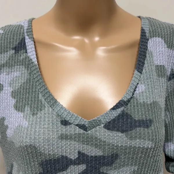 AERO Seriously Soft Perfect V Long Sleeve Green Camo Waffle Top size L - Image 3