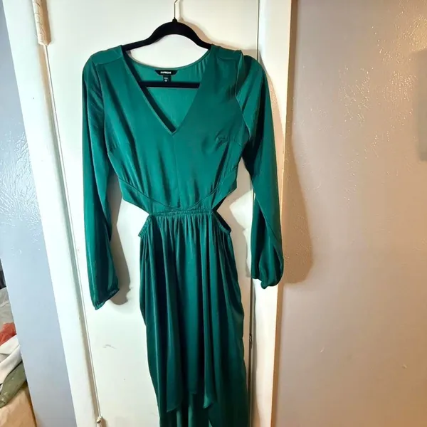 Express Women's Green Dress - Image 2
