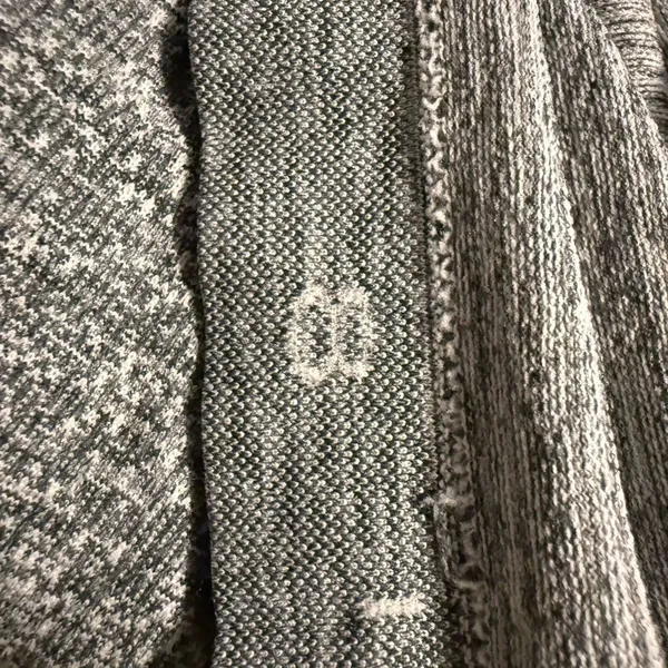 Lululemon Gray Short Sleeve Women's Top Size 8 - Image 3