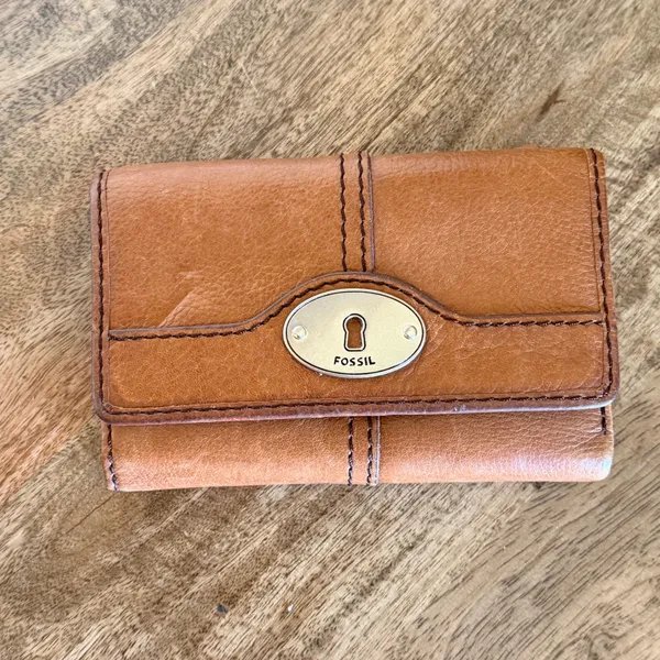 Vintage Fossil Cognac Brown Leather Trifold Wallet‎ Keyhole Snap Y2K Boho Rustic - Image 11
