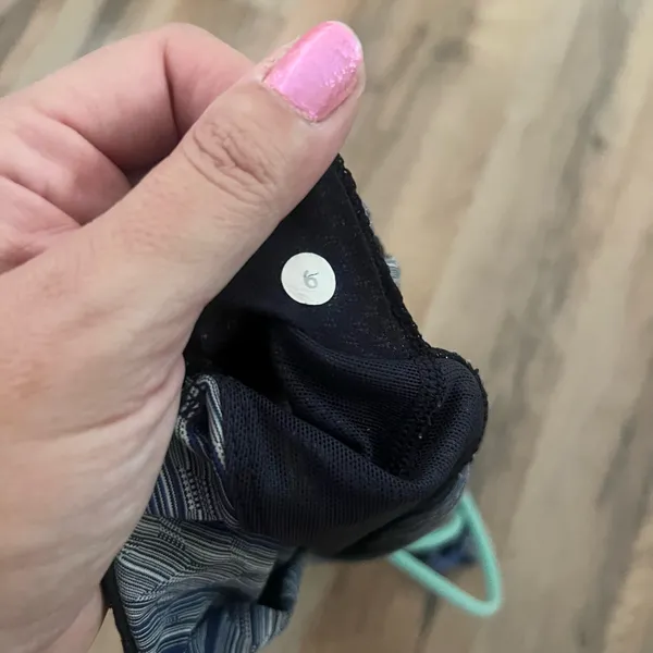 Lululemon Free To Be Bra Size 6 - Image 8