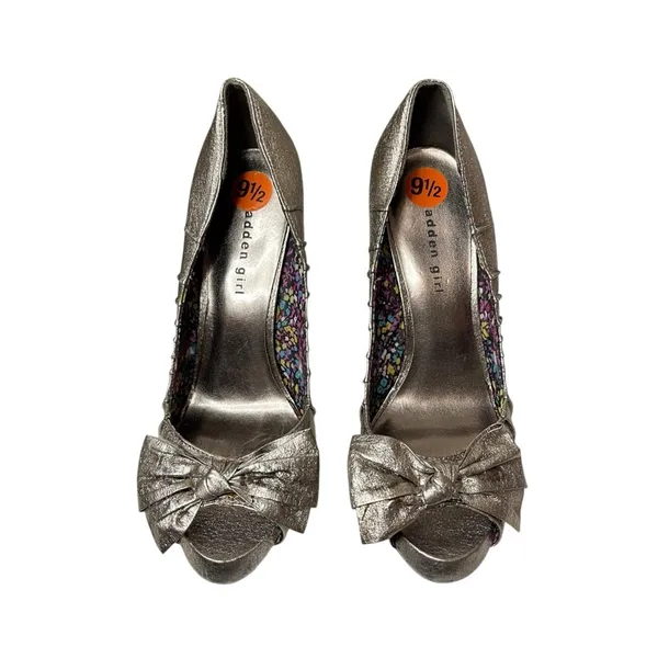MADDEN‎ GIRL Silver Block High Heels with Open Toe & Bow Accent, Size 9.5 - Image 2