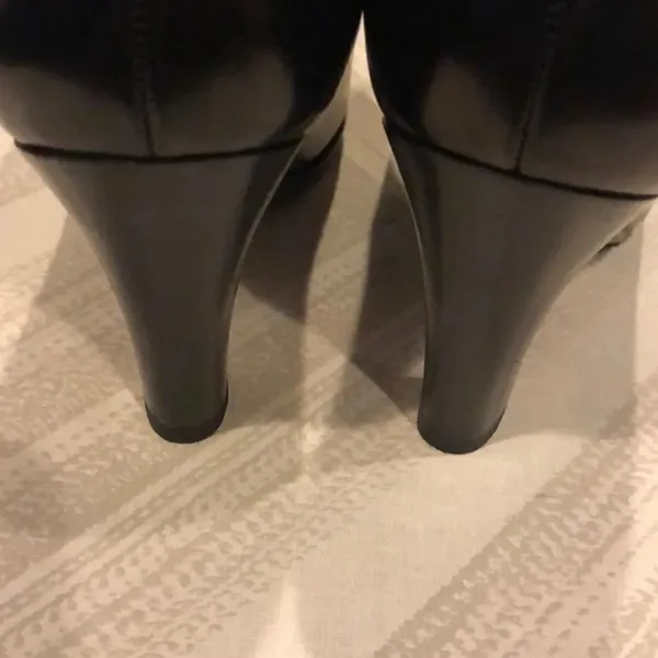 Michael Kors Black Round Toe Chunky Heels - Image 6