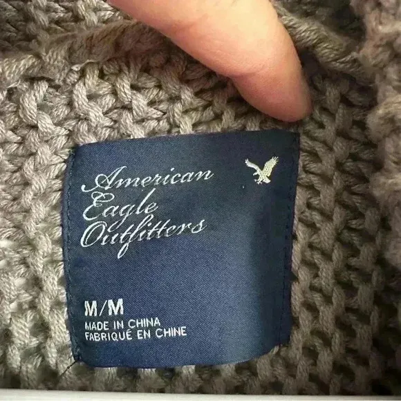American Eagle Outfitters Sweater Cable Knit Ribbed Long Sleeves V-Neck‎ Medium - Image 4