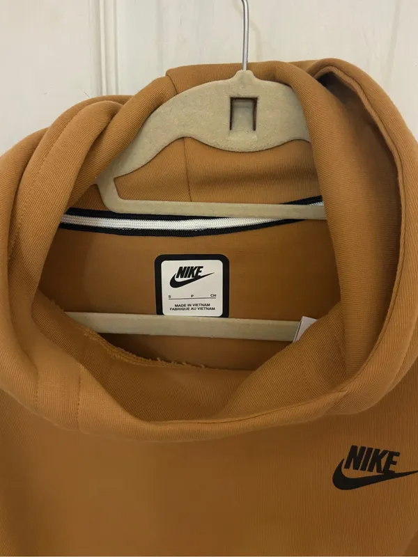 NWT!! Nike Sportswear Tech Fleece Oversized Hoodie in Flax with Black Details - Image 7