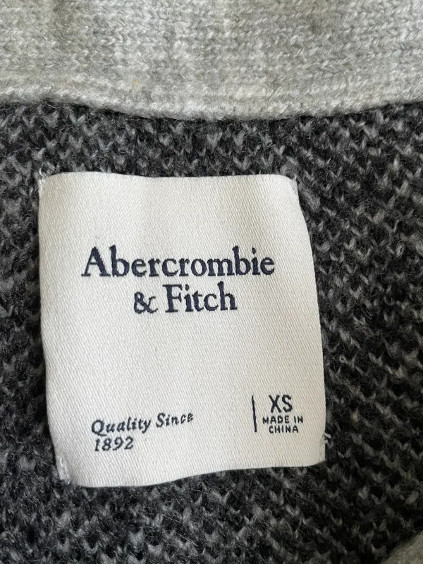 Abercrombie and Fitch Short Sleeve Cropped Cardigan - Image 3