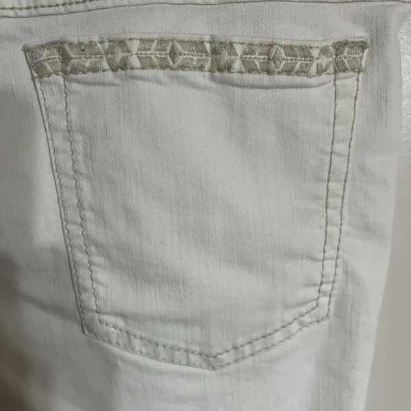 Ariat Women's White High Rise‎ Boyfriend 5" Shorts Size 32R Embroidered - Image 14