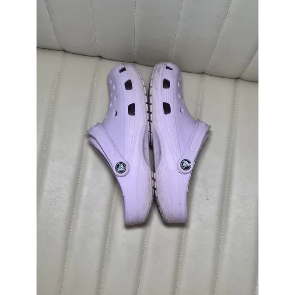 CROCS Classic Clog in Light Lavender 7 Womens Purple - Image 6