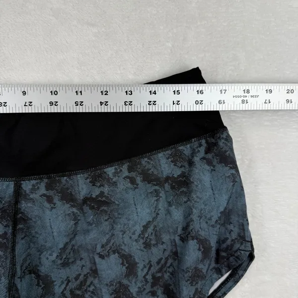 Vuori Clementine Shorts Womens Large Black‎ Grey Abstract Print Running VW333 - Image 3